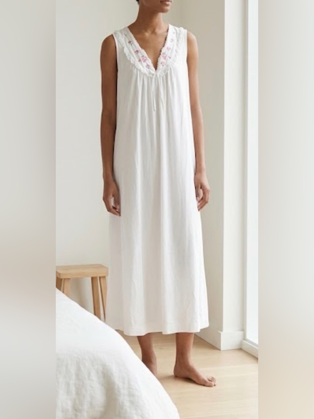 Vintage nightgown Lightweight floral embroidered lace Sz L coquette femenine